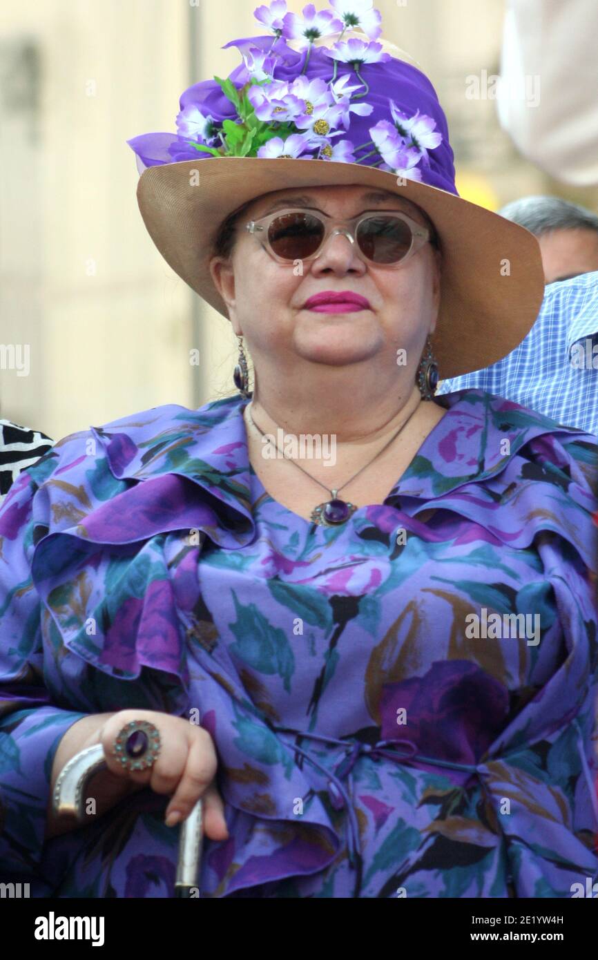 Femme en tenue élégante de mode rétro Banque D'Images