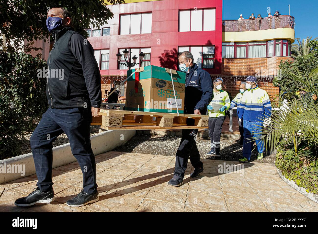 Murcie, Espagne. 27 décembre 2020. Pfizer vaccin contre le coronavirus pendant le processus de la première dose de vaccination dans les foyers de soins.ABEL F. ROS/Alamy Banque D'Images