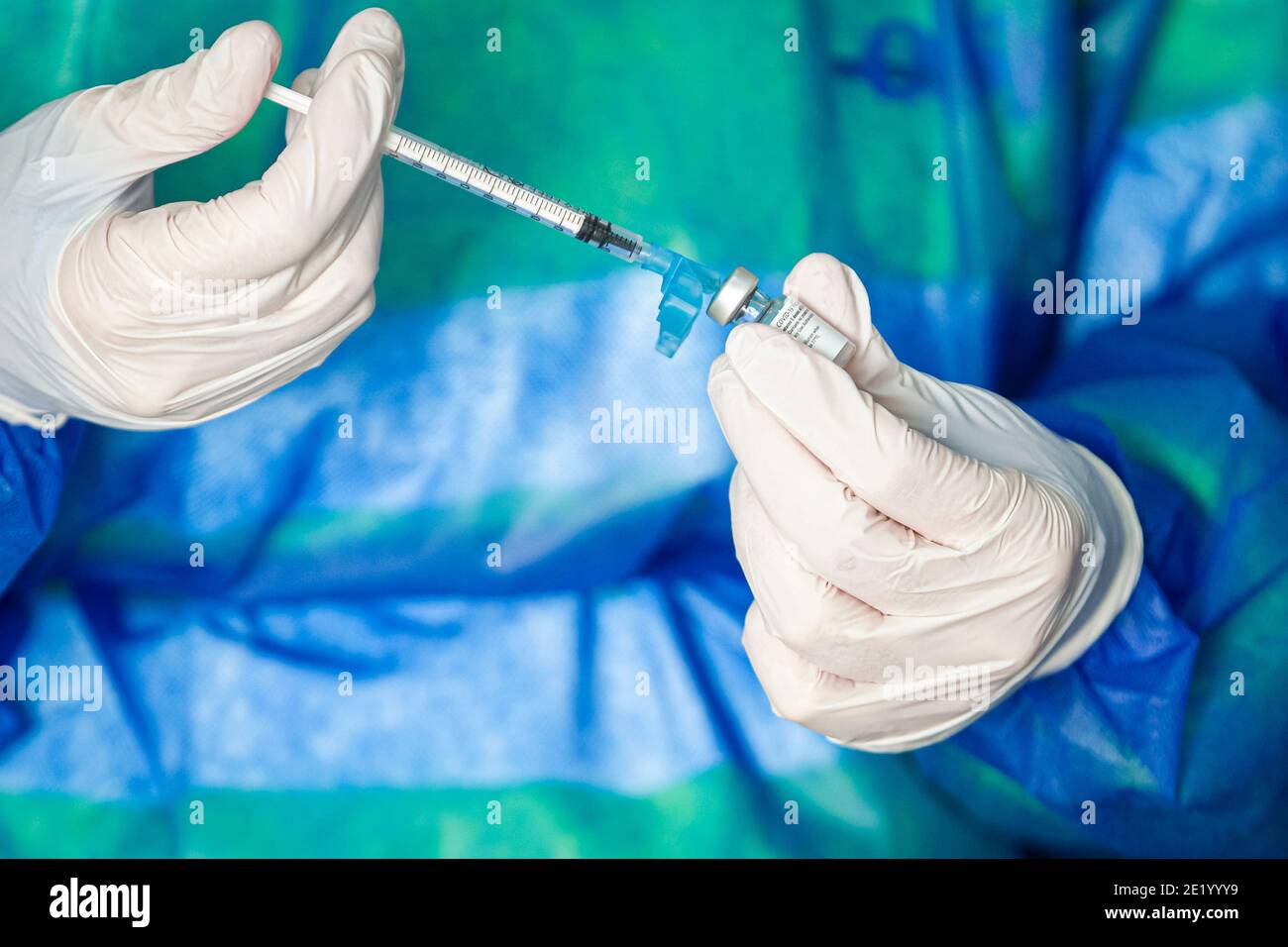 Murcie, Espagne. 27 décembre 2020. Pfizer vaccin contre le coronavirus pendant le processus de la première dose de vaccination dans les foyers de soins.ABEL F. ROS/Alamy Banque D'Images