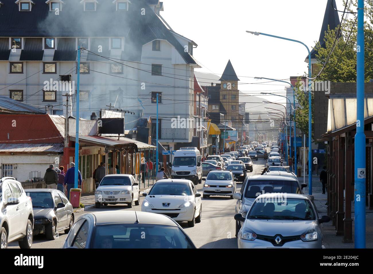 Vue du matin de l'avenue San Martin, vers l'est, Ushuaia, Tierra del Fuego, sud de l'Argentine 29th nov 2015 Banque D'Images