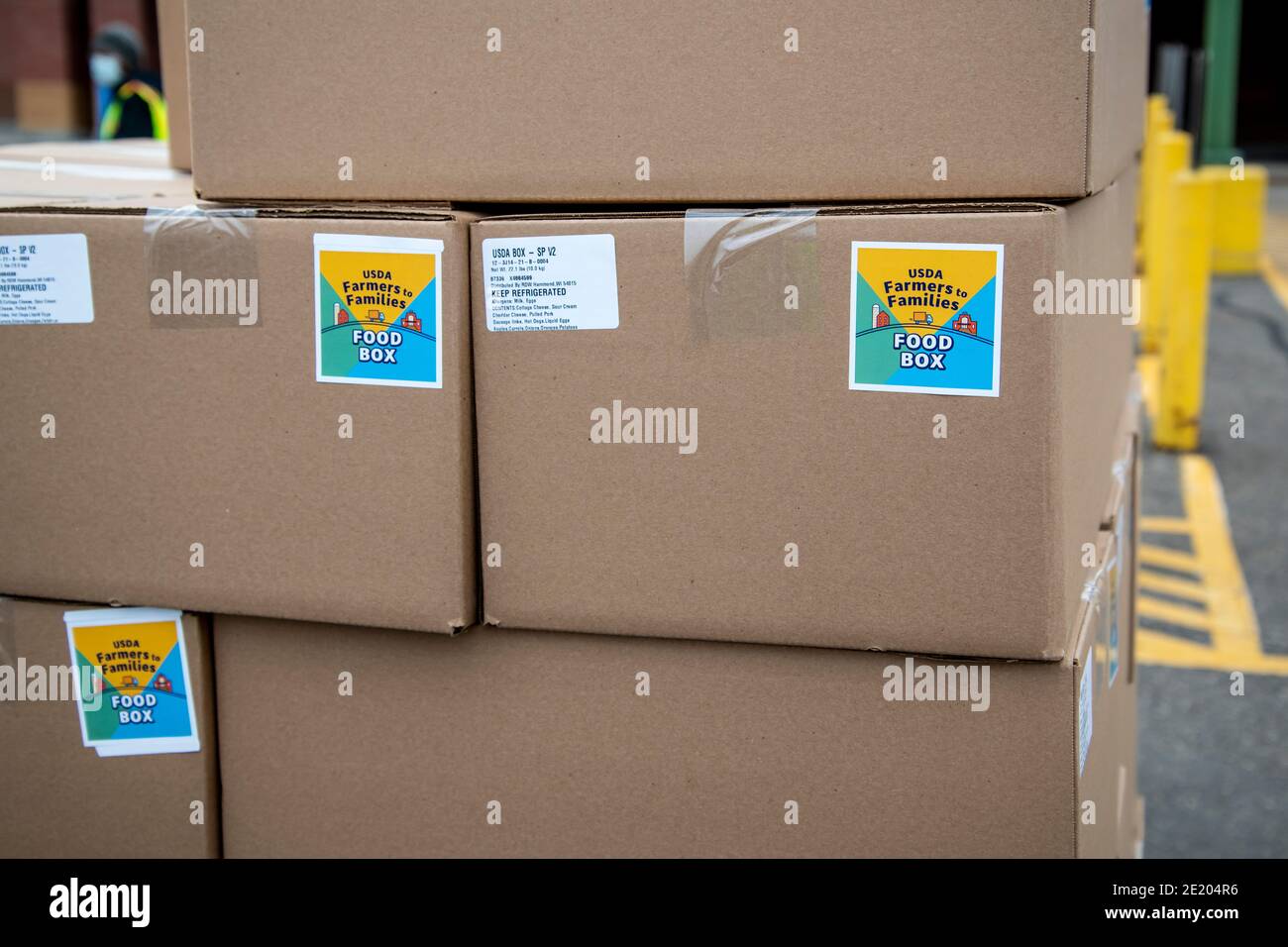 St. Paul, Minnesota. Des boîtes de nourriture fournies par l'USDA en attente d'être distribuées aux familles dans le besoin par l'intermédiaire du programme de nourriture pour les familles des agriculteurs. Banque D'Images