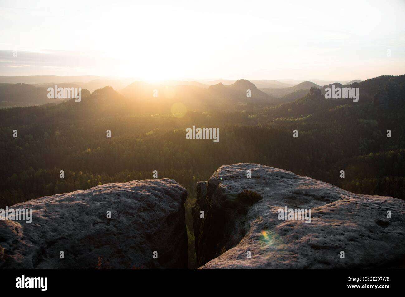 Lever de soleil panorama bord falaise crack crevasse à de Kleiner Winterberg Saxe Suisse Elbe grès montagnes Saxe Allemagne Europe Banque D'Images