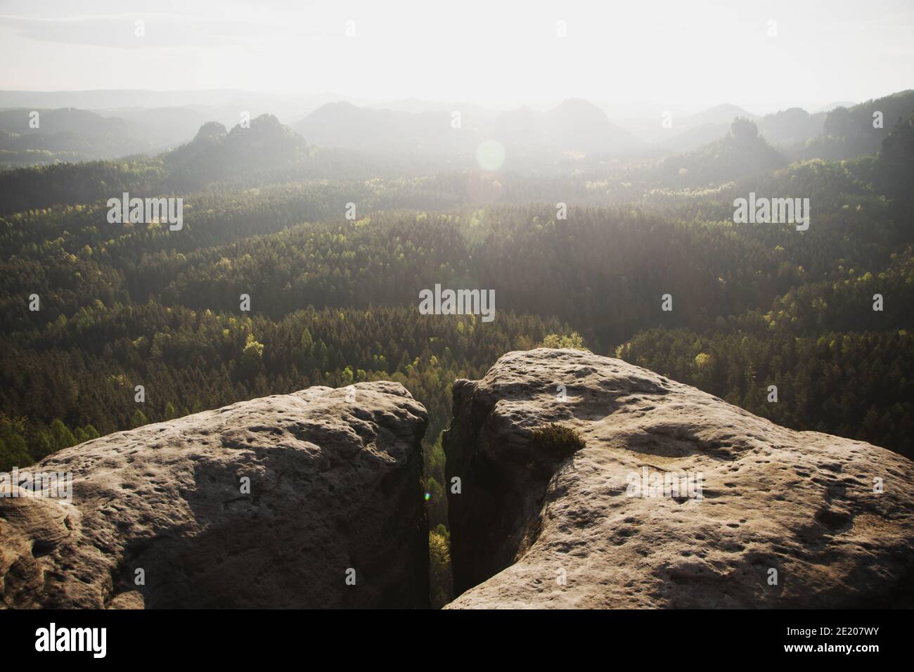 Lever de soleil panorama bord falaise crack crevasse à de Kleiner Winterberg Saxe Suisse Elbe grès montagnes Saxe Allemagne Europe Banque D'Images