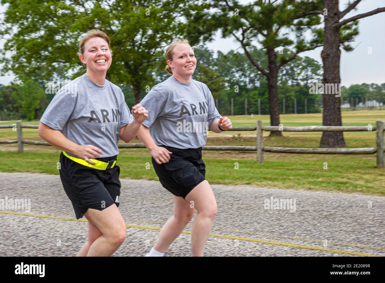 Alabama Mobile Brookley Centre centre Army National Guard, Programme d'entraînement physique femme femmes, coureurs joggeurs, Banque D'Images