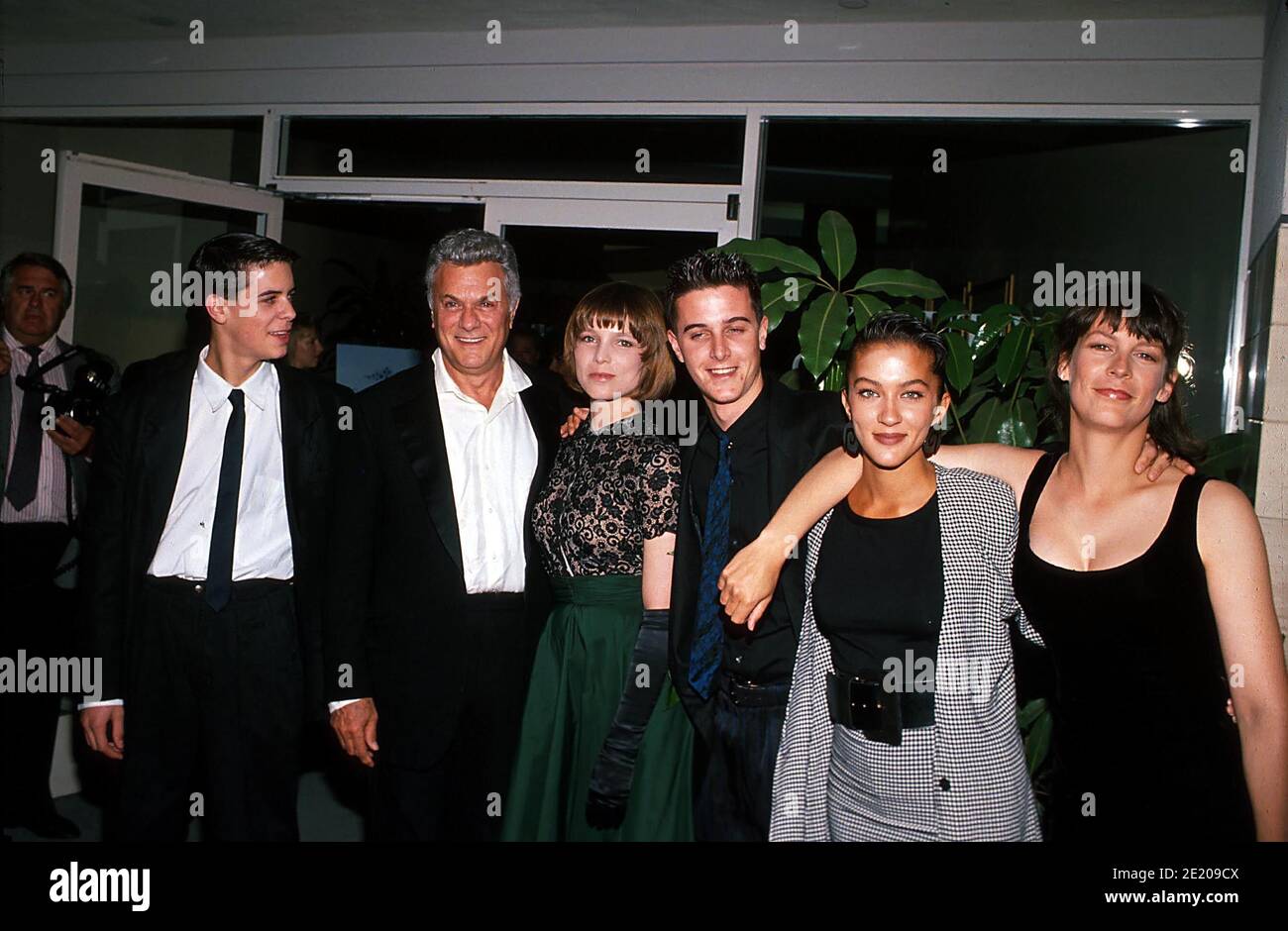 0002 TONY CURTIS et SES ENFANTS (de gauche À droite) BEN, KELLY, NICHOLAS, ALLEGRA ET JAMIE LEE crédit: Ralph Dominguez/MediaPunch Banque D'Images