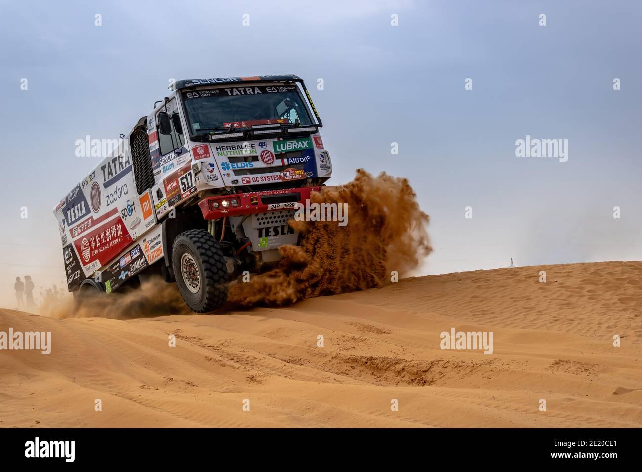 Horimlaa, Arabie Saoudite - 7 janvier 2021: Camion de course Tatra de Team Tatra Buggyra course en phase 5 du Dakar Rally 2021 Banque D'Images