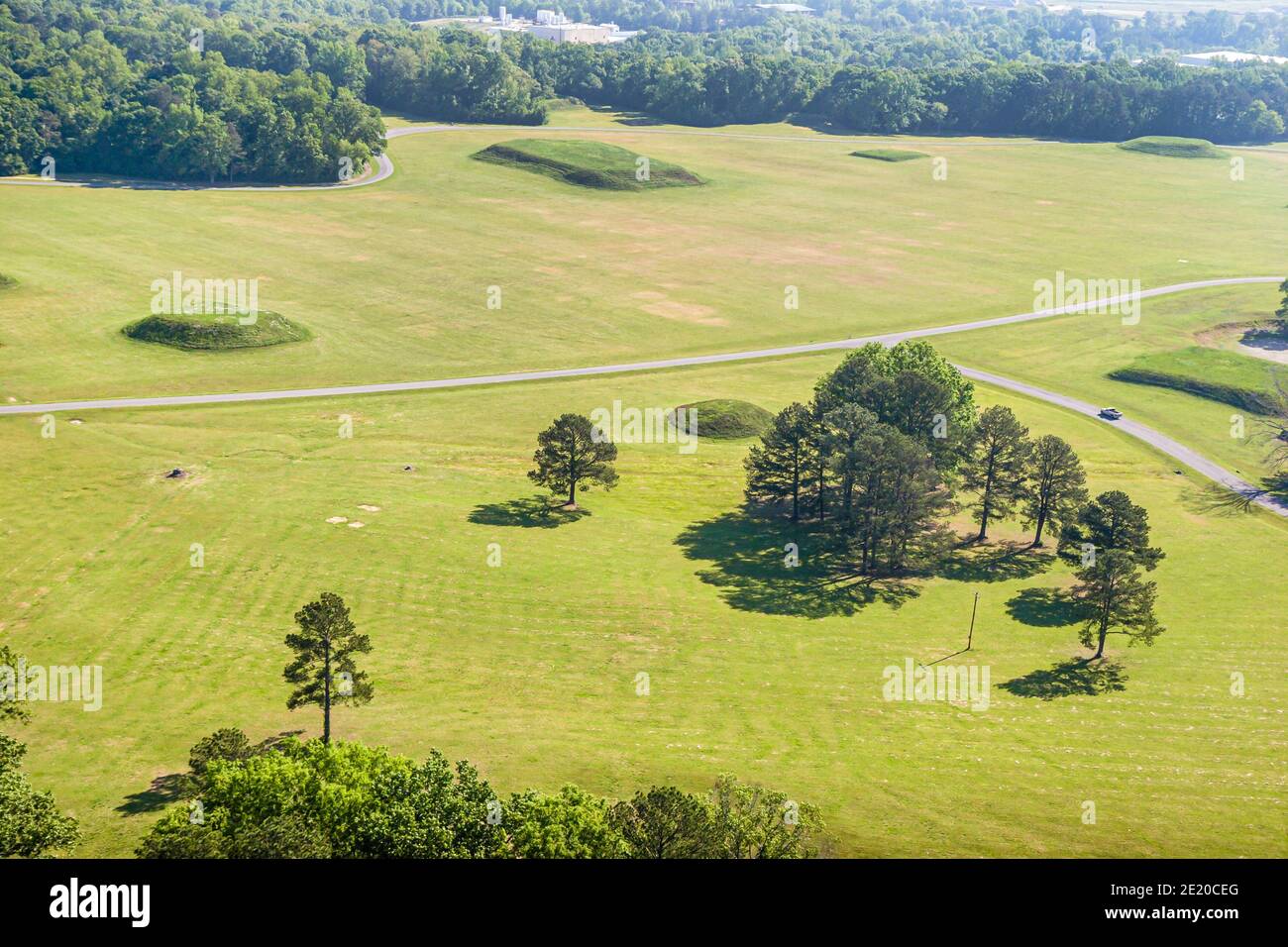 Site du parc archéologique de Moundville en Alabama, culture de l'époque du Mississippi du milieu Indien amérindien, musée du village historique, vue aérienne sur le dessus, pla Banque D'Images