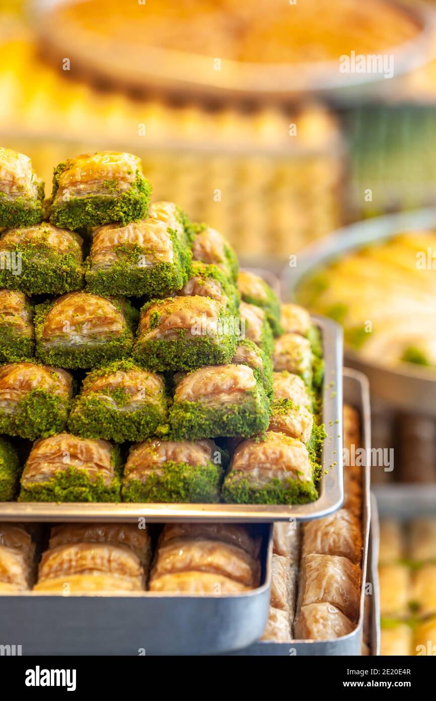 Assortiment de saveurs de baklava turque avec pistache et autres sucreries turques, province d'Istanbul. Istanbul, Turquie Banque D'Images