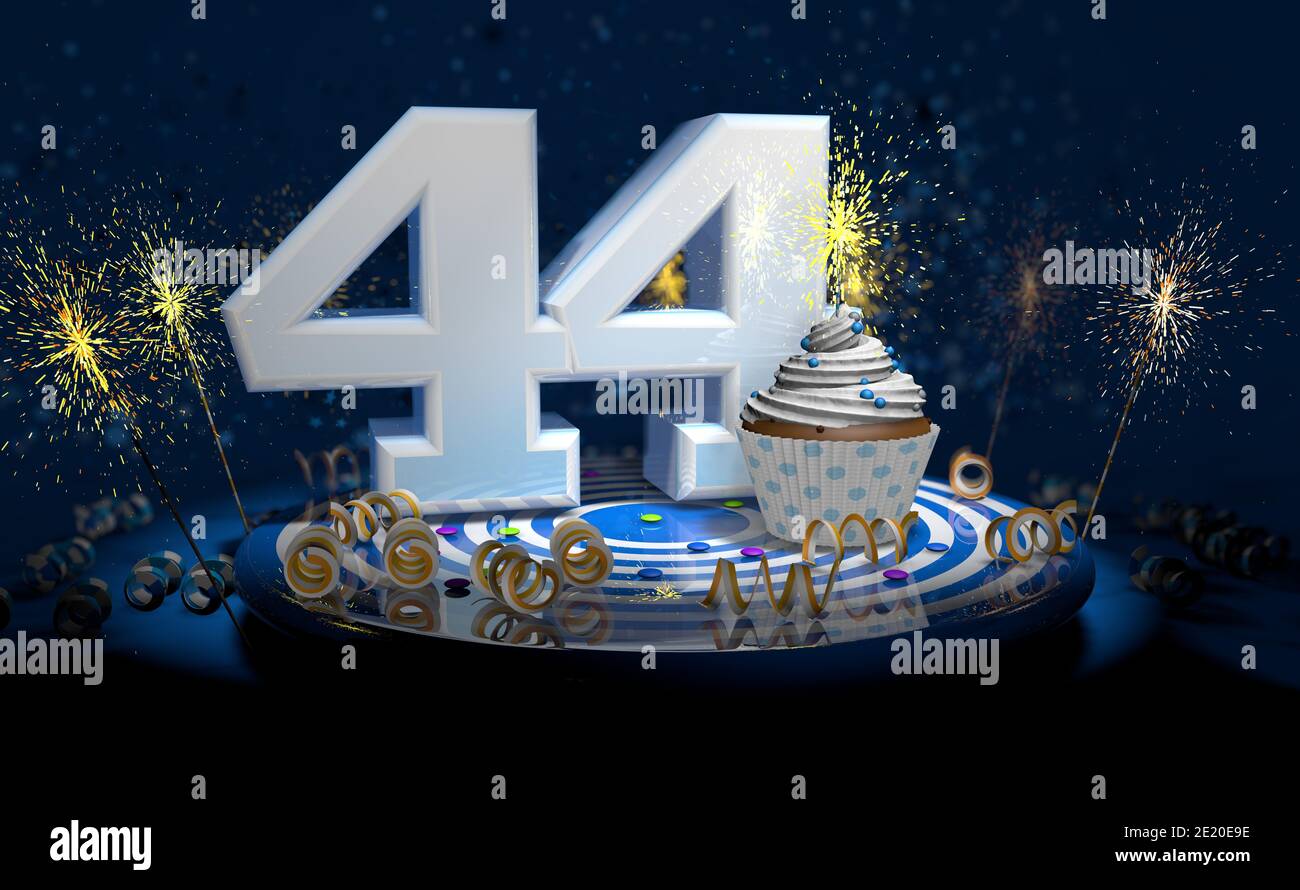 Cupcake avec bougie étincelante pour 44e anniversaire ou anniversaire avec grand nombre en blanc avec des banderoles jaunes sur une table bleue avec fond sombre plein Banque D'Images