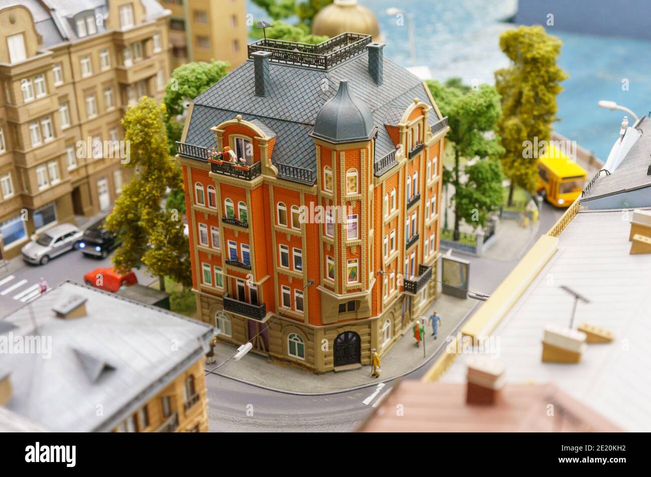 Saint-Pétersbourg, Russie - 9 décembre 2019 : objets miniatures de construction colorés sur l'exposition de Grand Maket Russie, aménagement des grandes villes Banque D'Images