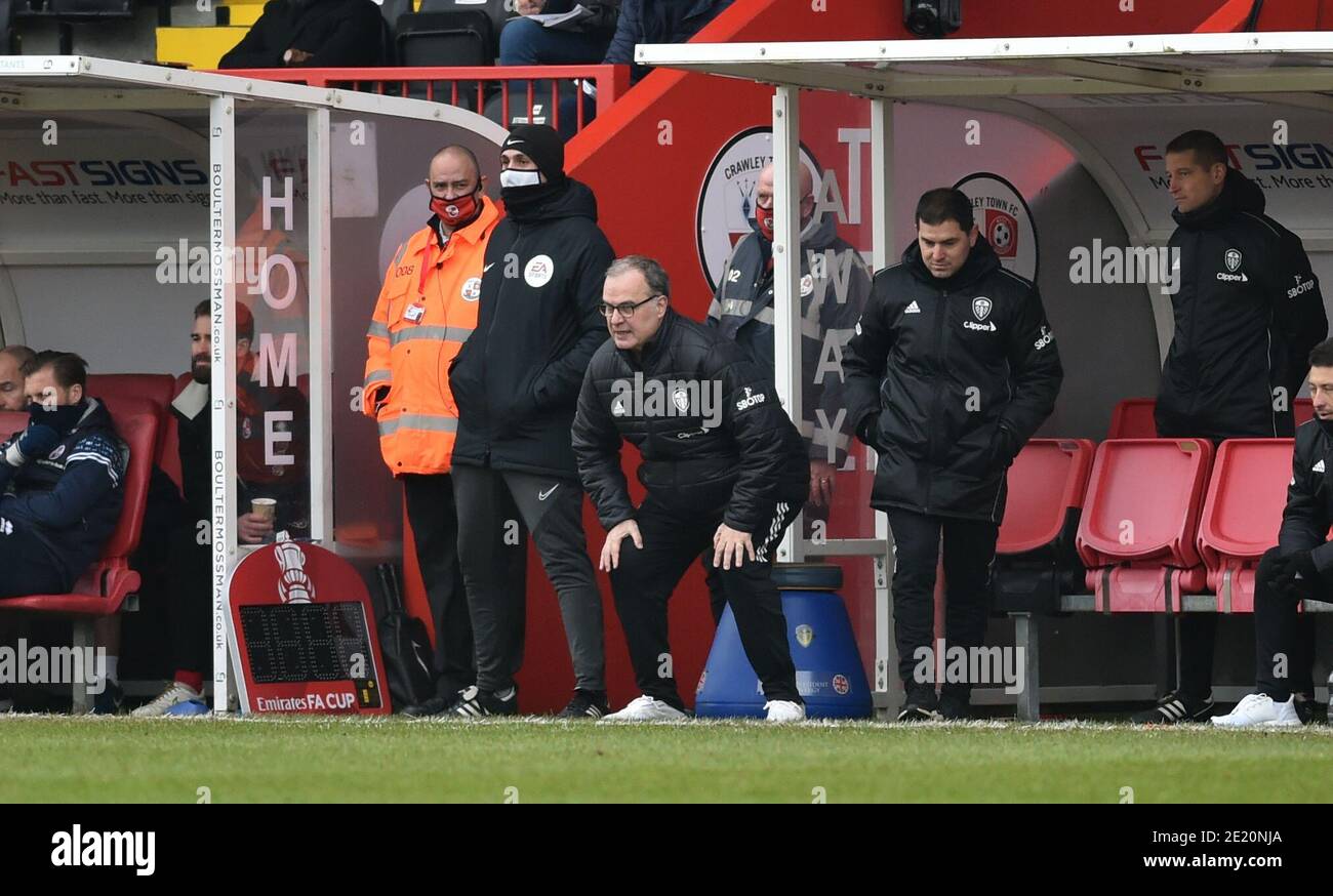 Marcelo Bielsa, entraîneur-chef de Leeds, lors du match de troisième tour de la coupe Emirates FA entre Crawley Town et Leeds United au People's Pension Stadium , Crawley , Royaume-Uni - 10 janvier 2021 - usage éditorial uniquement. Pas de merchandising. Pour les images de football, les restrictions FA et Premier League s'appliquent inc. Aucune utilisation Internet/mobile sans licence FAPL - pour plus de détails, contactez football Dataco Banque D'Images