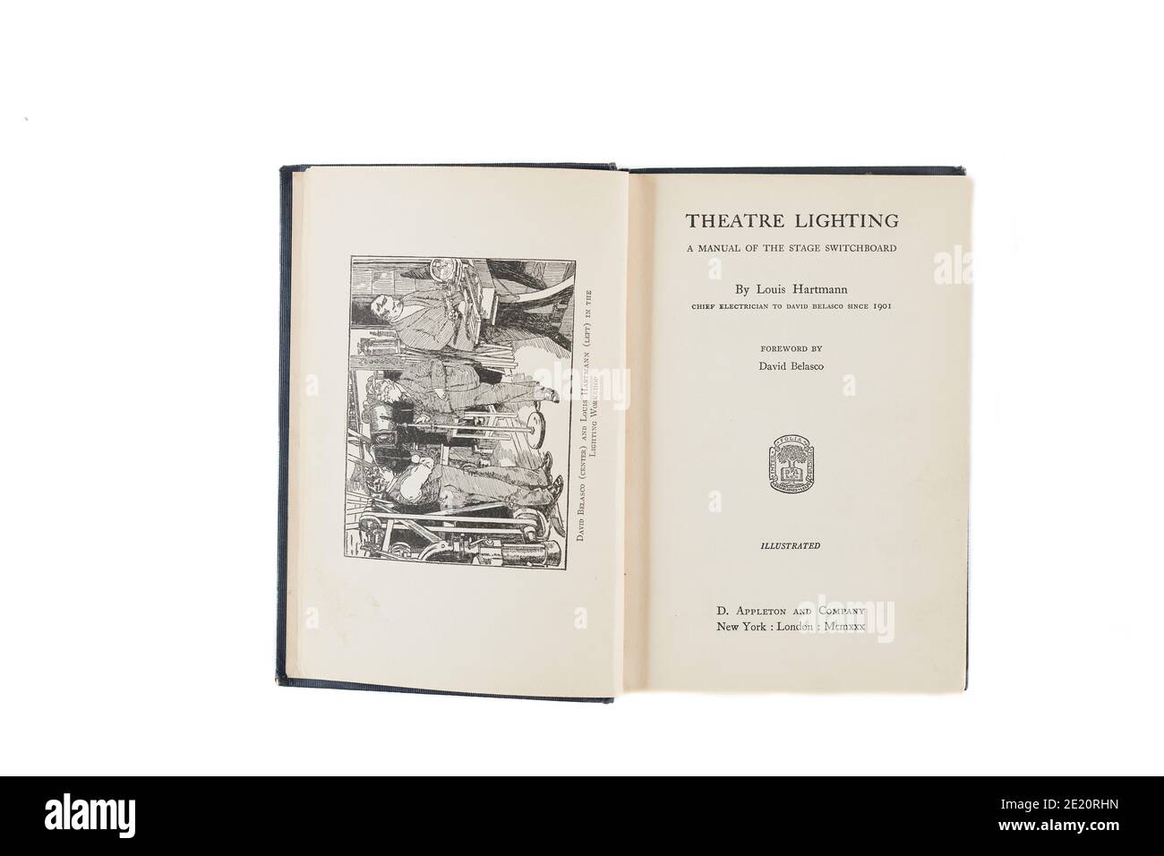 Page intérieure du livre intitulé « Theatre Lighting », écrit par Louis Hartman, et publié en 1930 par Appleton. Banque D'Images
