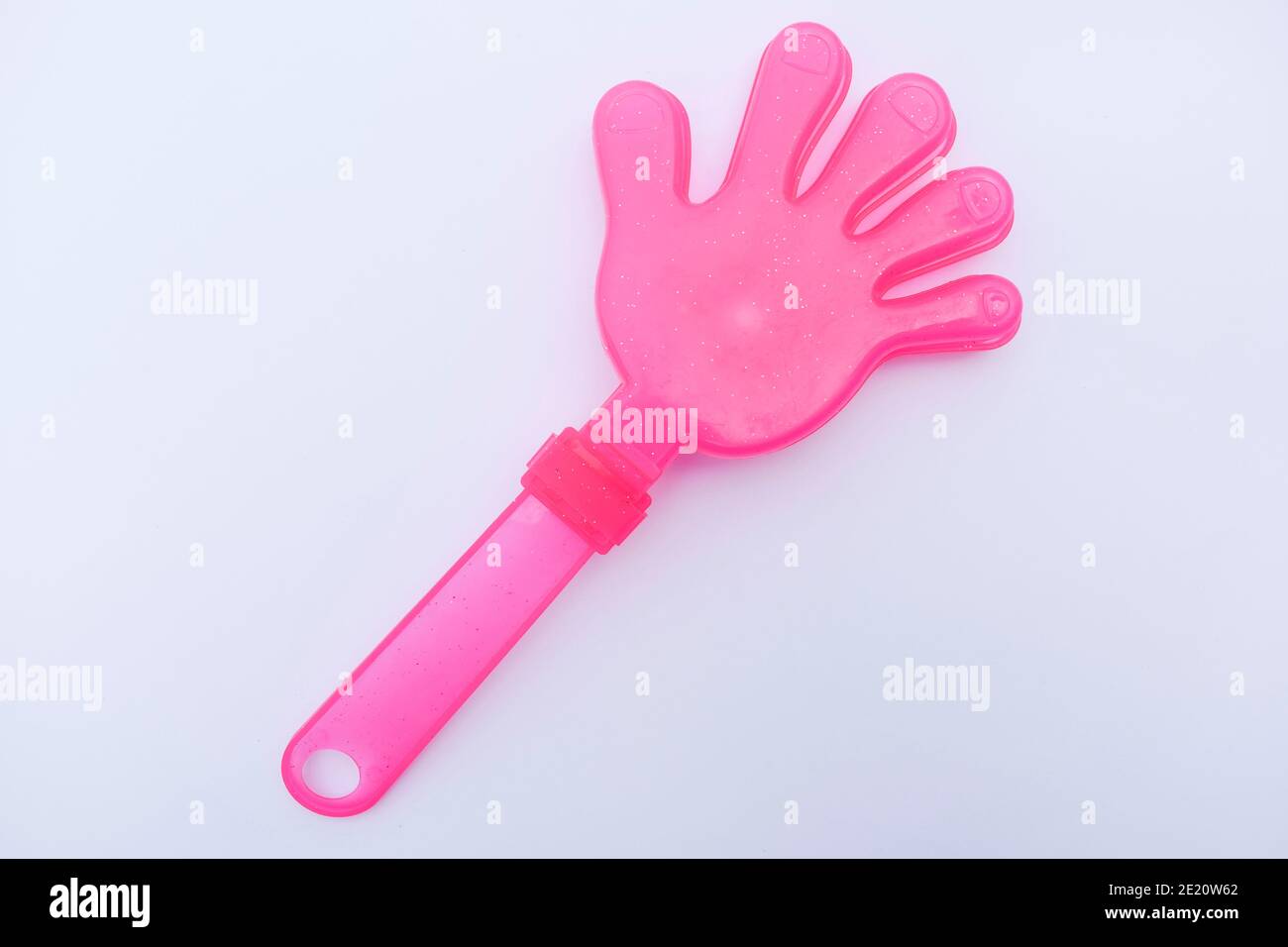 Jouet de couleur rose pour les mains clapper en forme de paume jouets pour les enfants. Également utilisé pendant le festival de cerf-volant uttarayan pour faire noice quand le cerf-volant est coupé. Objet en plastique Banque D'Images