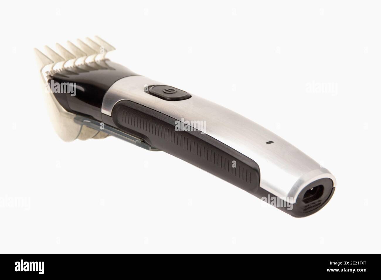 Rasoir électrique sans fil tondeuse barbe avec accessoire isolé arrière-plan blanc Banque D'Images