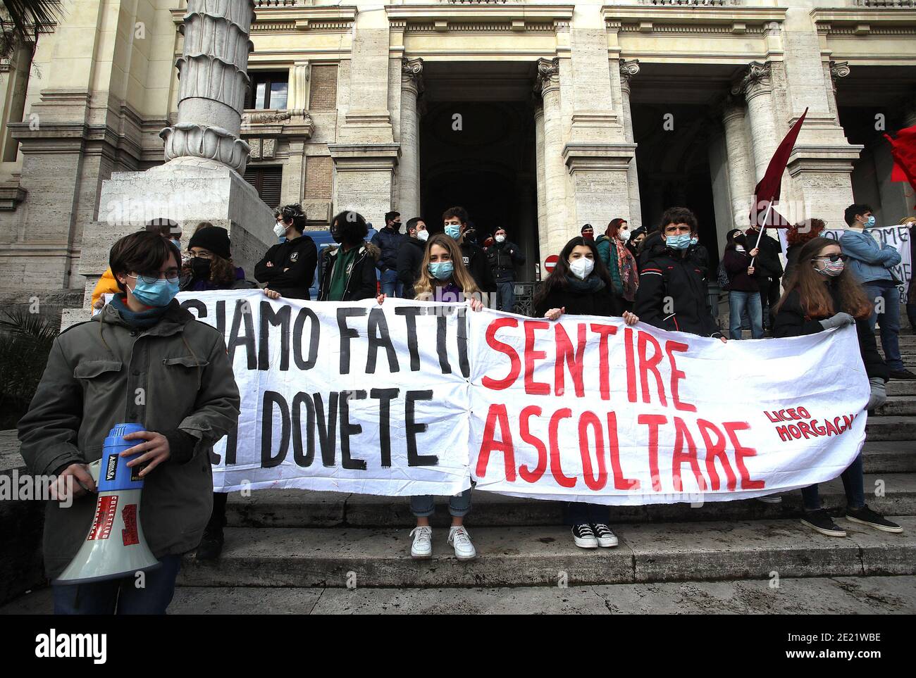 Rome, Italie. 11 janvier 2021. Rome, démonstration d'élèves au Ministère de l'éducation, pour demander la réouverture des écoles et contre le DAD. Photo : crédit : Agence photo indépendante/Alamy Live News Banque D'Images