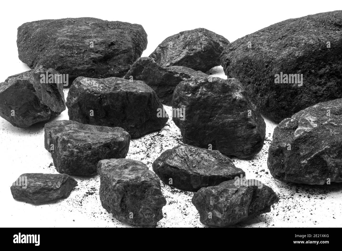 Morceaux de charbon isolated on white Banque D'Images
