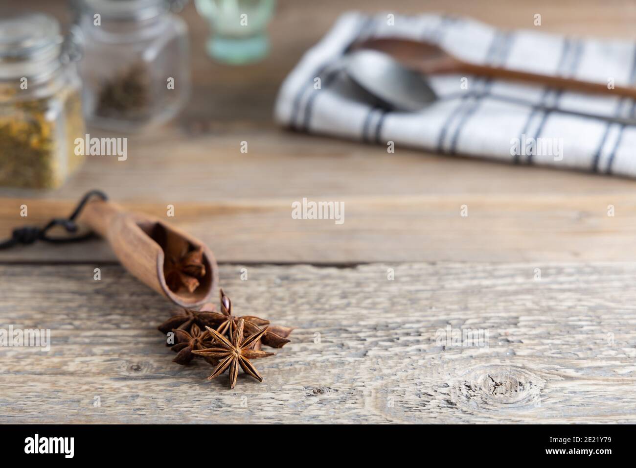 Une épice communément appelée anis étoilé, la staranise, la graine d'anis étoilé, l'anis étoilé chinois, le badian qui ressemble étroitement à l'anis dans la saveur. Banque D'Images