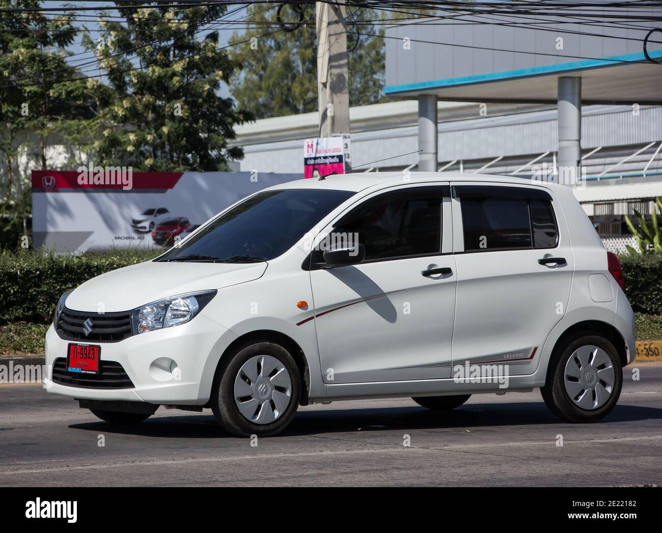 Chiangmai, Thaïlande - novembre 27 2020: Voiture Eco privée, Suzuki Celerio. Photo sur la route no 121 à environ 8 km du centre-ville de Chiangmai, thaïlande. Banque D'Images