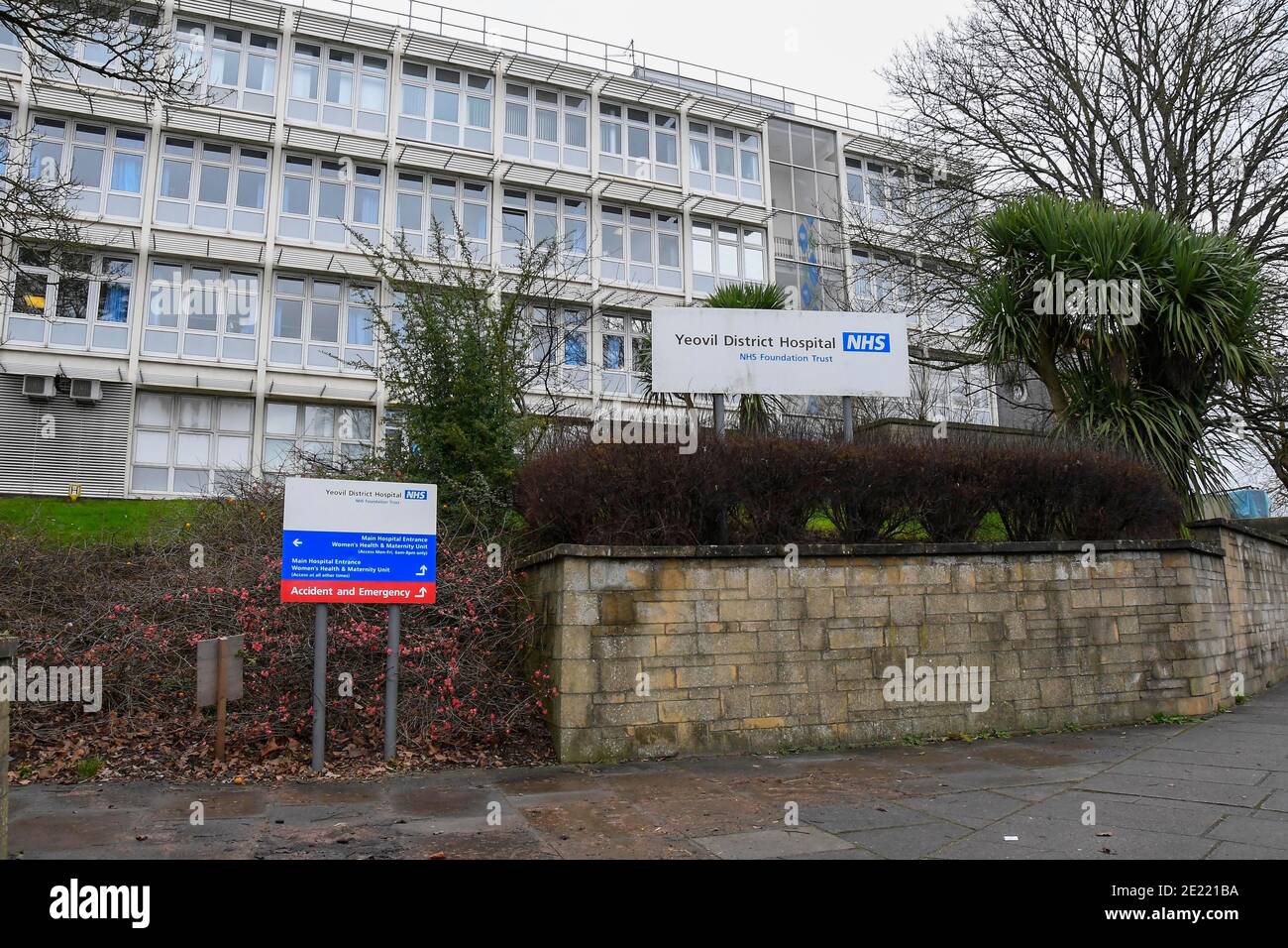 Yeovil, Somerset, Royaume-Uni. 11 janvier 2020. Vue générale de l'hôpital du district de Yeovil dans le Somerset, qui est l'un des sites du NHS qui administre actuellement les injections de vaccin Covid-19. Crédit photo : Graham Hunt/Alamy Live News Banque D'Images