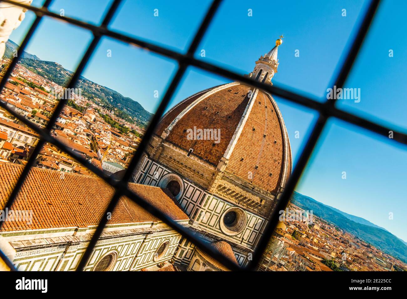 Vue imprenable sur le toit du dôme de la cathédrale Santa Maria del