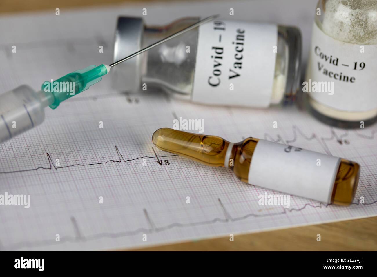Un flacon avec vaccin et seringue, coronavirus, Covid-19, concept de médecine, science et santé Banque D'Images