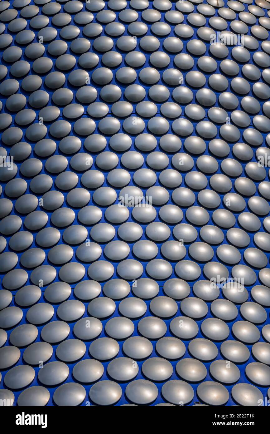 Le bâtiment Selfridges fait partie du célèbre centre commercial Bullring et abrite le grand magasin Selfridges. Il a été conçu par future Systems A. Banque D'Images