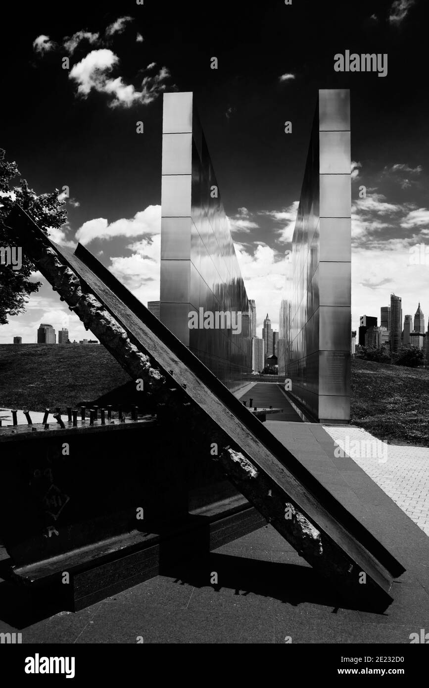 Mémorial de Vider Skies 9/11 dans Liberty State Park, Jersey City, NJ. Photographie noir et blanc Banque D'Images