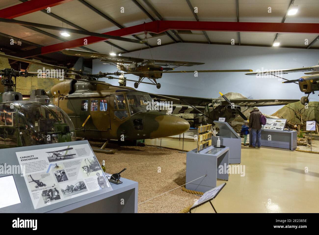 Vue générale d'une zone d'exposition dans le Army Flying Museum, un musée de l'aviation militaire à Stockbridge, Hampshire, Royaume-Uni. Banque D'Images