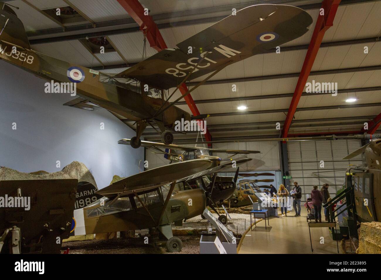 Vue générale des expositions dans le Army Flying Museum, un musée de l'aviation militaire à Stockbridge, Hampshire, Royaume-Uni. Banque D'Images