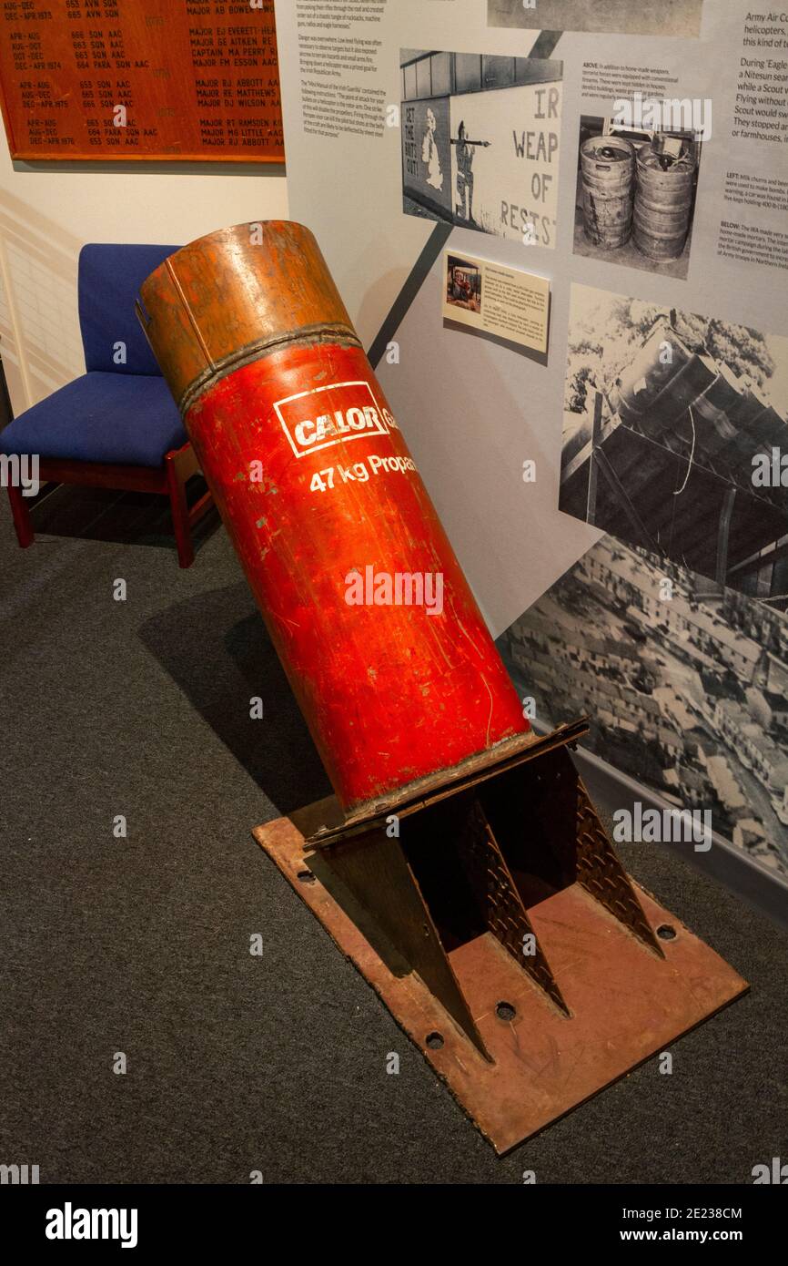 Un mortier fait maison de l'IRA (provenant de bidons de gaz de calor GPL)  exposé au Army Flying Museum, un musée de l'aviation militaire à  Stockbridge, Hampshire, Royaume-Uni Photo Stock - Alamy