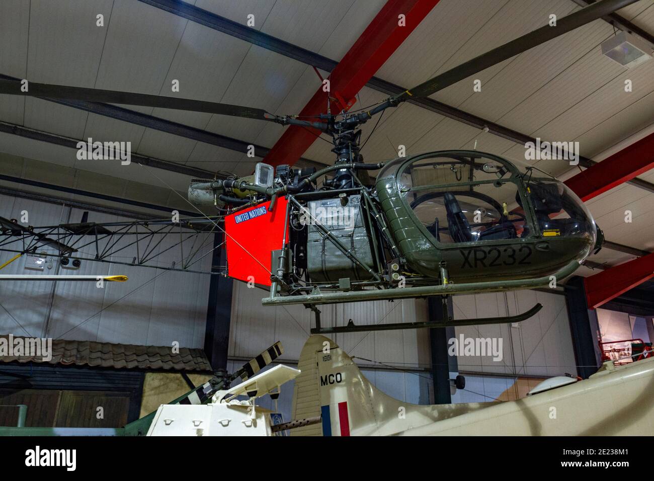 Un hélicoptère français Alouette AH Mk.2 est exposé au Army Flying Museum, un musée de l'aviation militaire à Stockbridge, Hampshire, Royaume-Uni. Banque D'Images