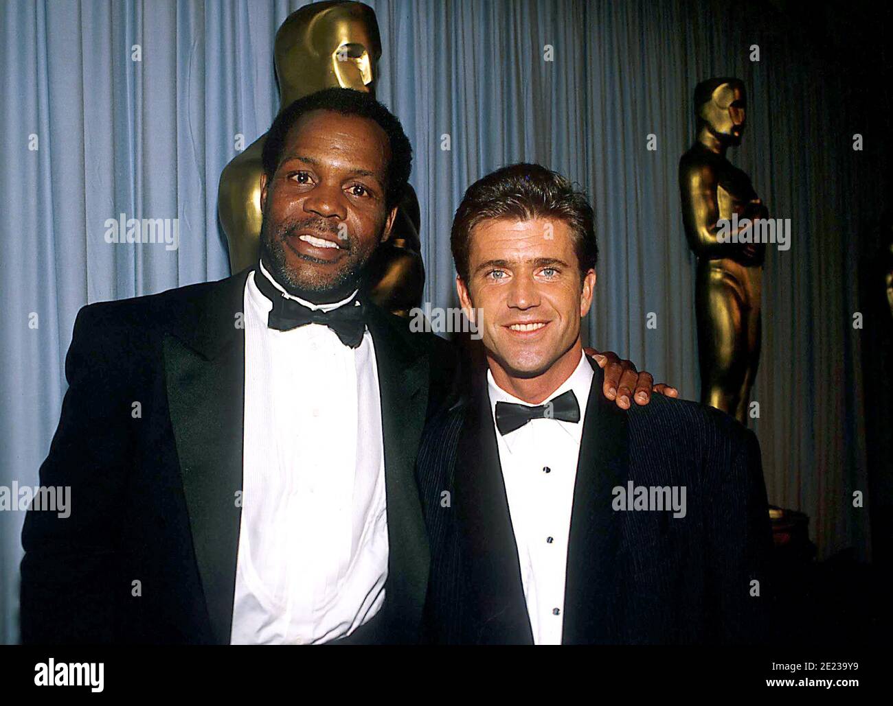 danny-glover-et-mel-gibson-au-60e-academy-awards-le-11-avril-1988-au-shrine-auditorium-de-los-angeles-en-californie-credit-ralph-dominguez-mediapunch-2e239y9.jpg