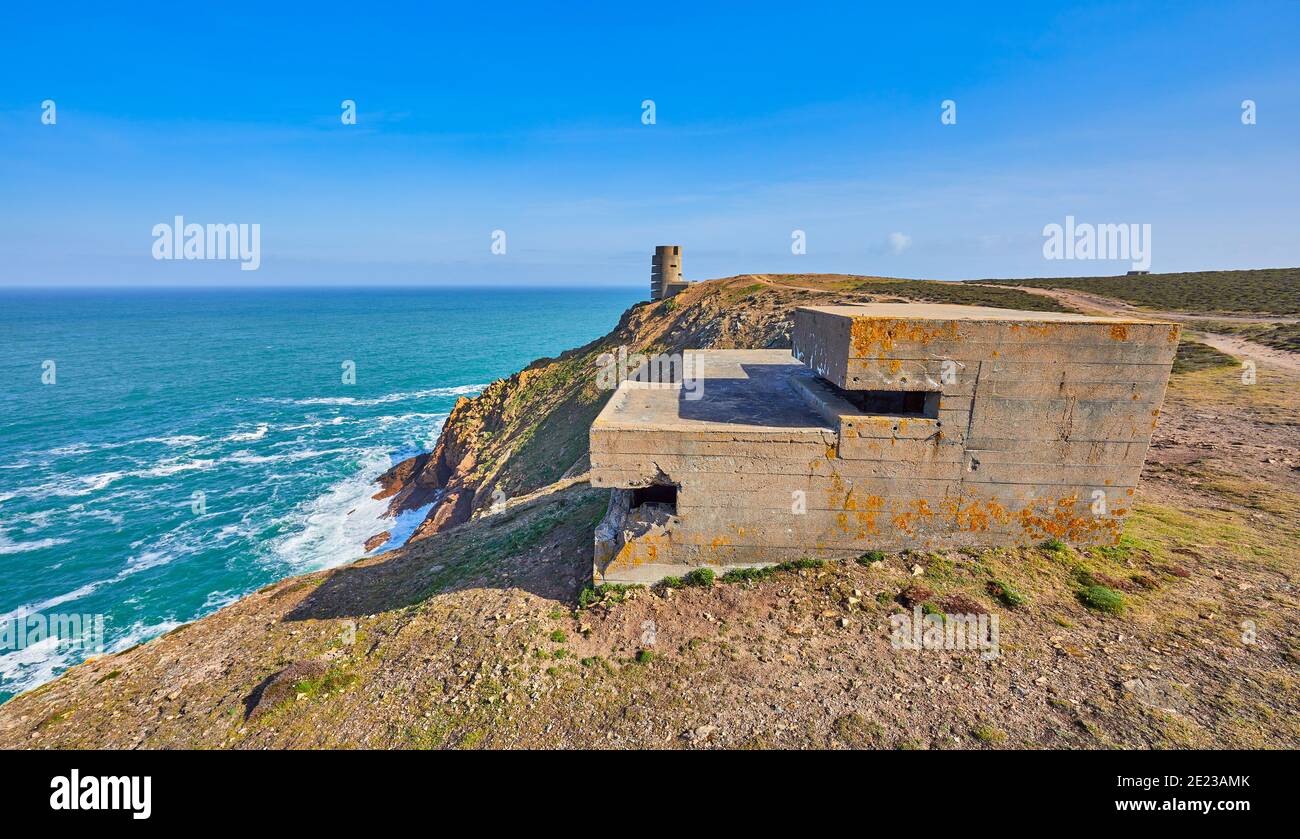 Image des bunkers allemands de la Seconde Guerre mondiale, des tours d'observation et de l'emplacement des armes à feu sur la côte nord-ouest, Jersey, îles Anglo-Normandes, royaume-uni Banque D'Images