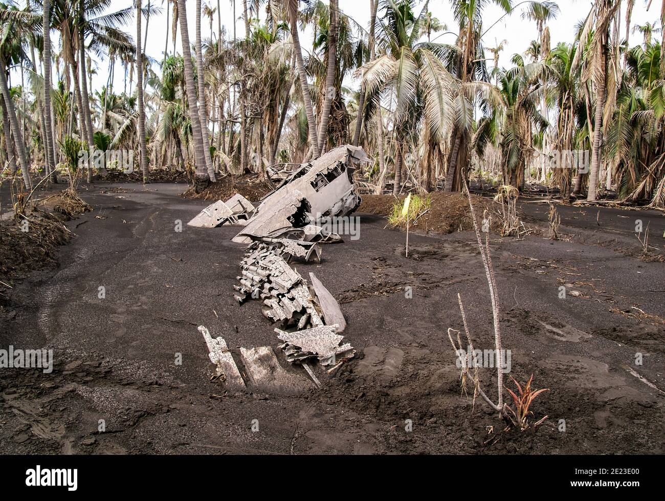 L'épave d'un avion de chasse japonais de la Seconde Guerre mondiale enterré dans les cendres de l'éruption de Tavurmur en 1994. Rabaul, Papouasie-Nouvelle-Guinée, Banque D'Images