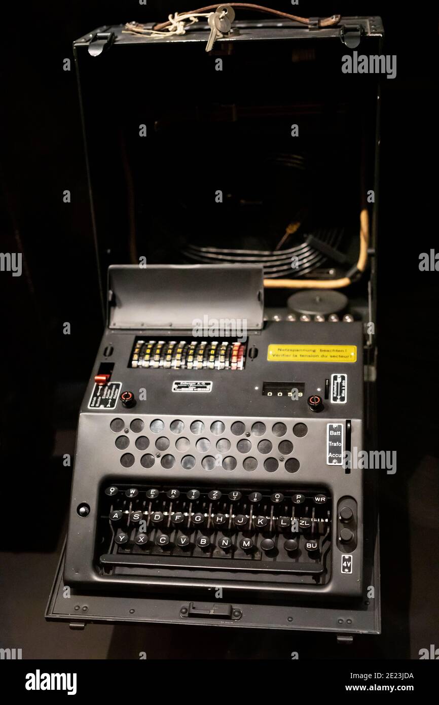 La NEMA (Neue Maschine) (nouvelle machine), une machine cryptographique à rotor à 10 roues utilisée par l'armée suisse pour remplacer l'Enigma, exposée à Berne. Banque D'Images