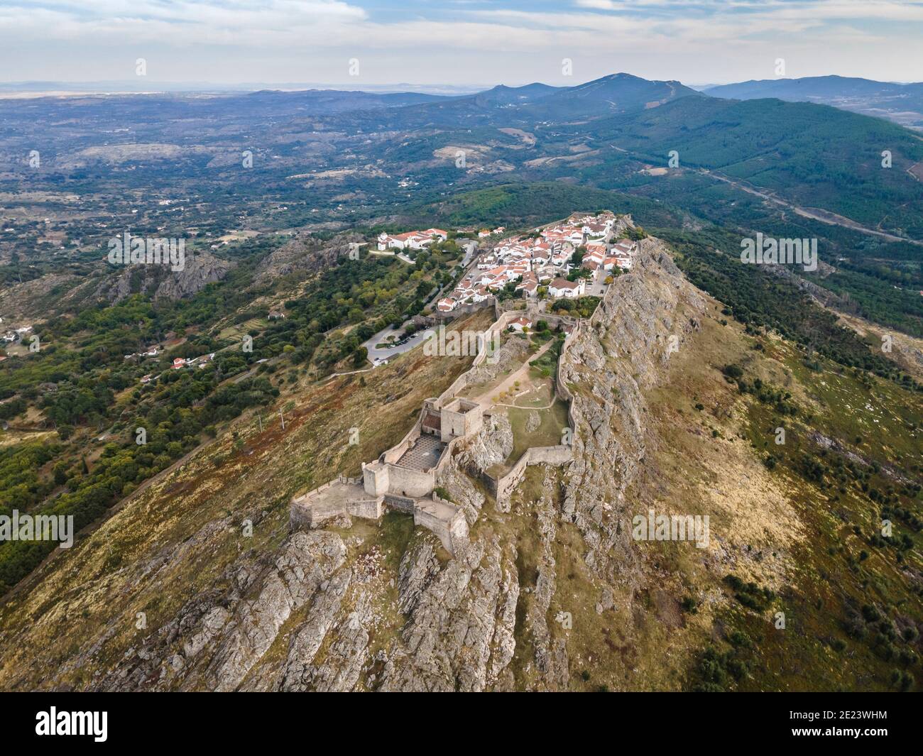 Marvao incroyable avec le château situé en haut de la colline à Alentejo, Portugal Banque D'Images