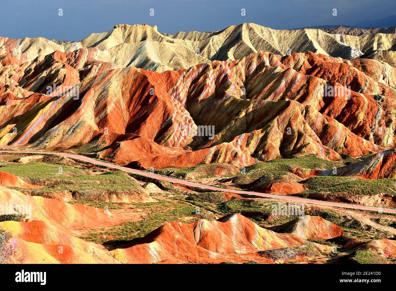 Les montagnes Rainbow de Chine dans le parc géologique du Zhangye Danxia Landform sont une Les montagnes Rainbow de Chine dans le parc géologique du Zhangye Danxia Landform sont une