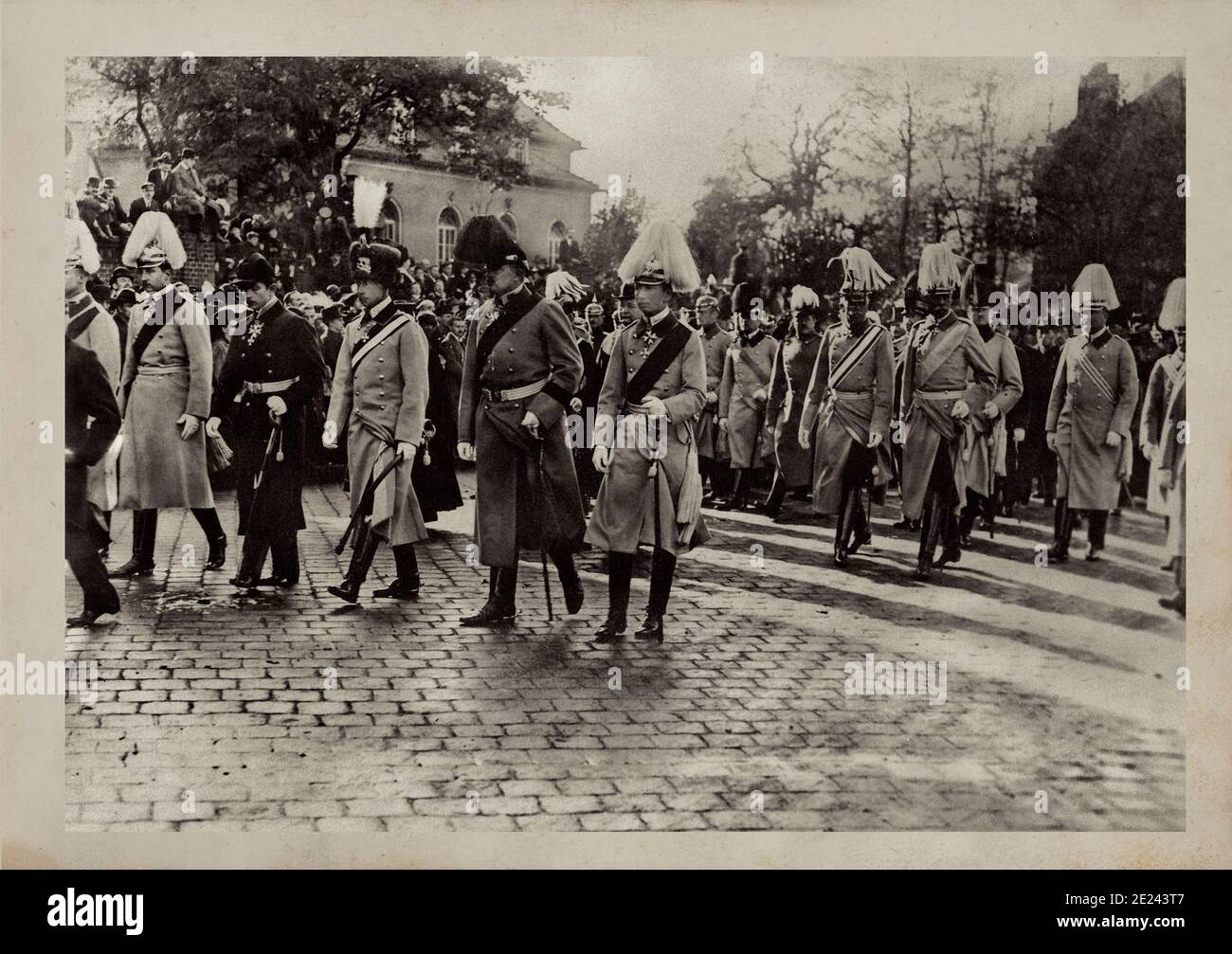 L'empereur allemand Guillaume II (Kaiser) et le roi de Prusse avec ses fils de marche de la Berliner Schloss à l'armurerie sur Unter den Linden, 19 Janvier 1 Banque D'Images