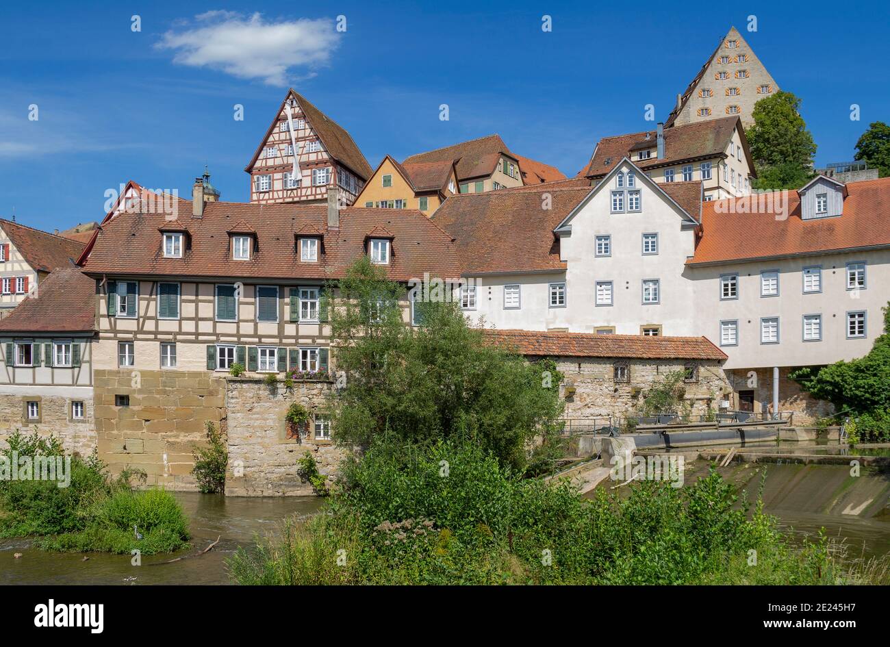 Vue sur la ville de Schwaebisch Hall dans le sud L'Allemagne à l'heure d'été Banque D'Images