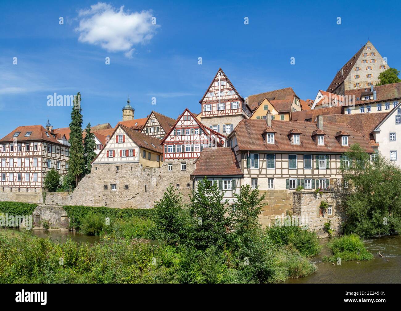 Vue sur la ville de Schwaebisch Hall dans le sud L'Allemagne à l'heure d'été Banque D'Images