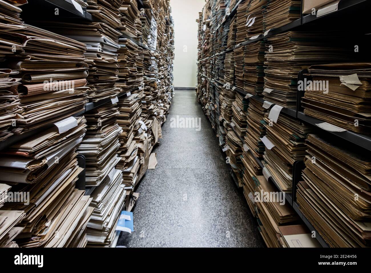 Dossier d'archive, pile de fichiers , dossiers de fichiers dans un classeur  de fichiers, catalogue de cartes Photo Stock - Alamy
