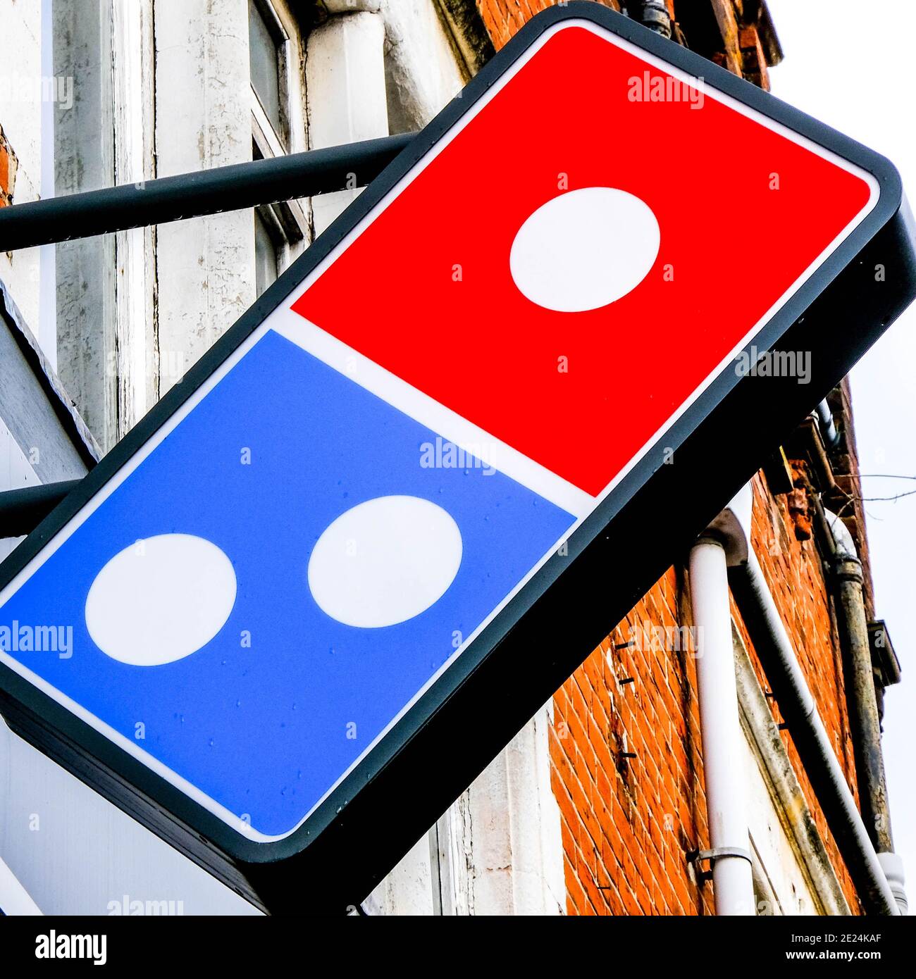 Londres UK, janvier 03 2021, logo Domino Pizza ou inscrivez-vous en gros plan sans personne Banque D'Images