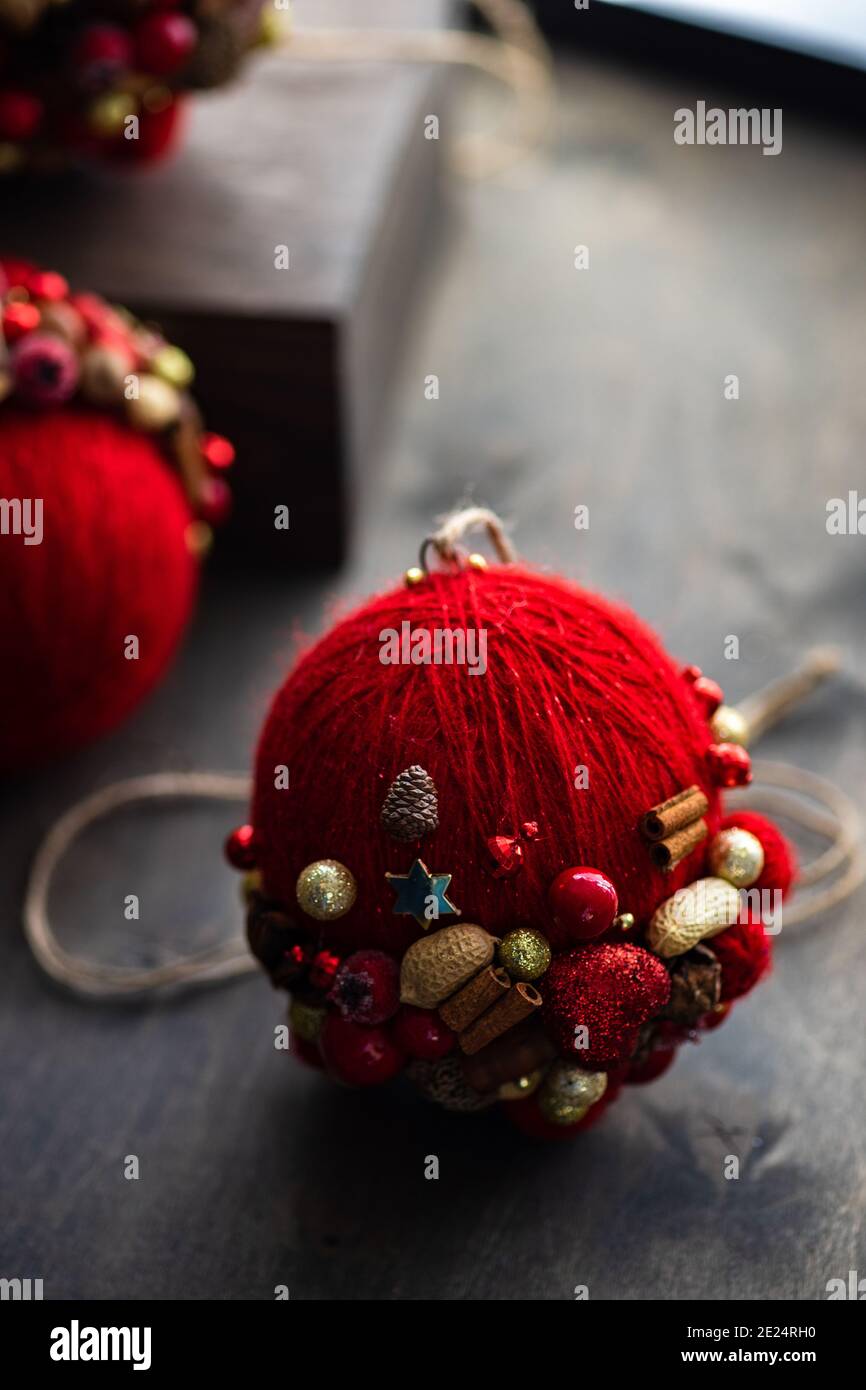 Décoration de Noël rustique sur une table en bois Banque D'Images