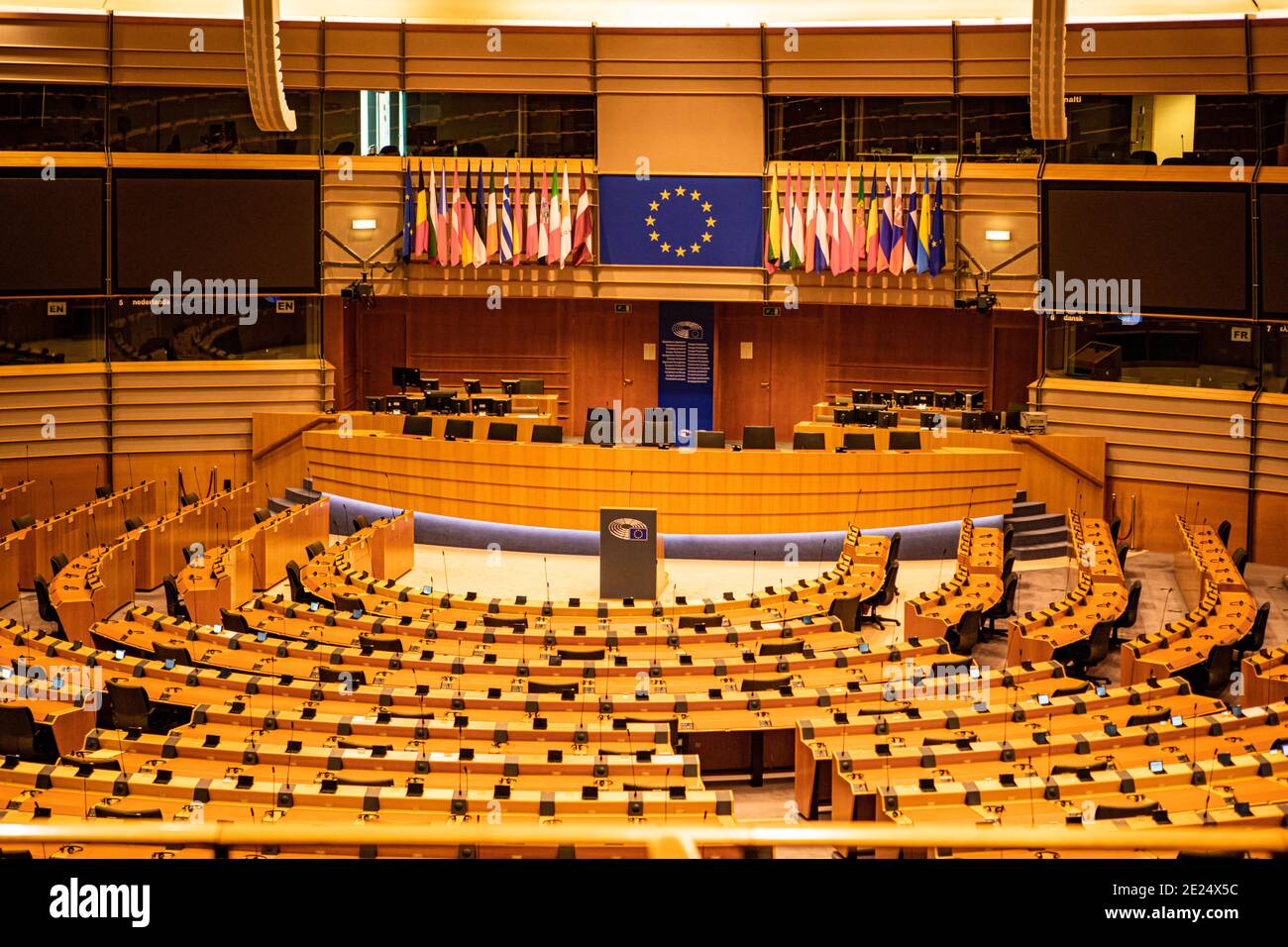 Bruxelles, Belgique - 20 juillet 2020: Vue générale de la salle plénière (salle de débat) du Parlement européen comme la maladie à coronavirus (COVID-19) Banque D'Images