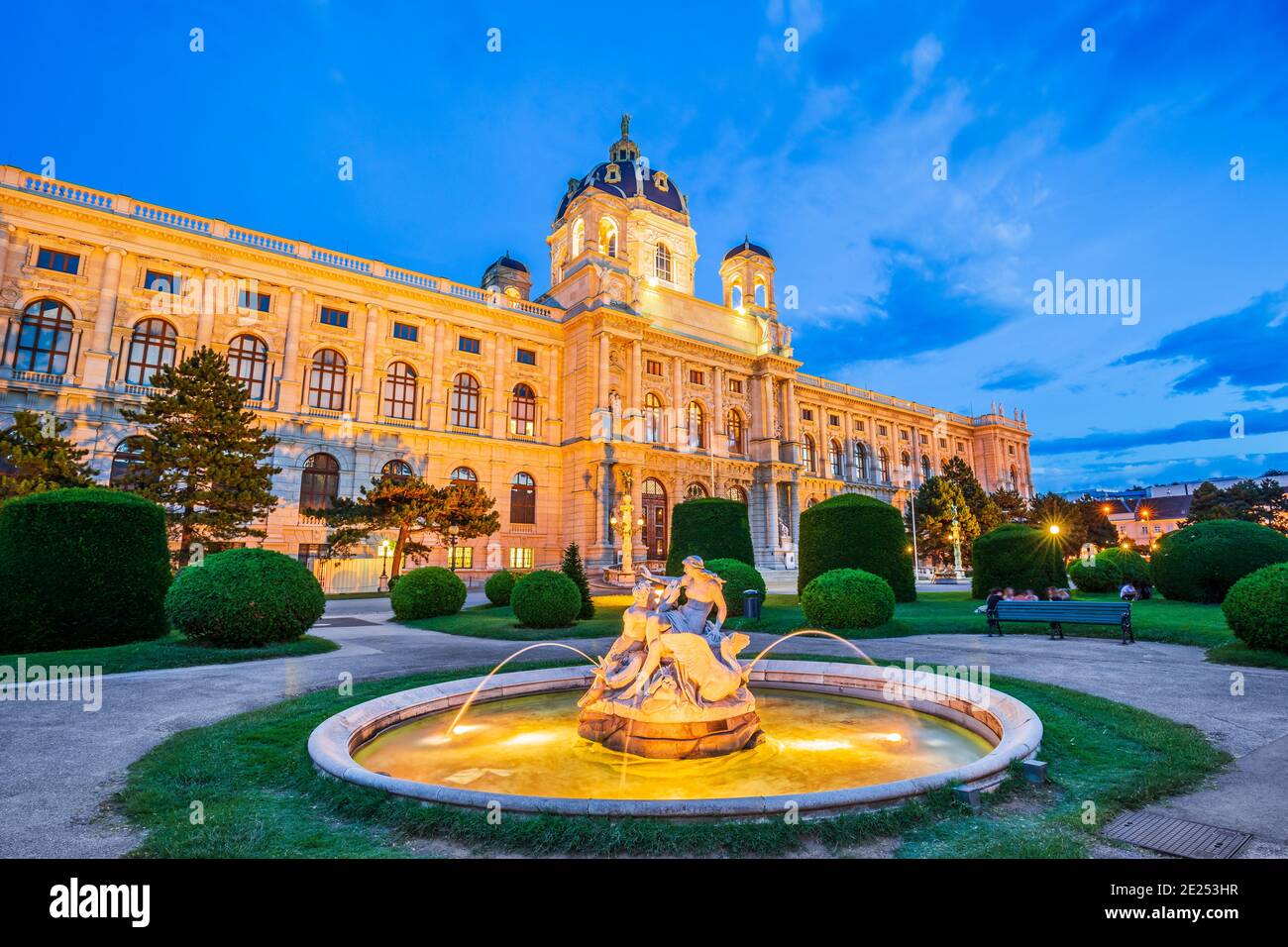 Vienne, Autriche. Musée d'Histoire naturelle et de la fontaine Triton et Naiad. Banque D'Images