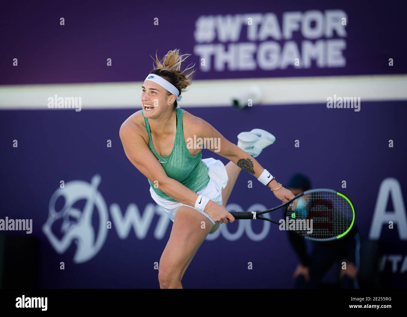 Aryna Sabalenka, du Bélarus, en action contre Elena Rybakina of Kazakhstan lors de son quart de finale de match à l'Abu 2021 Dabi WTA / LM Banque D'Images