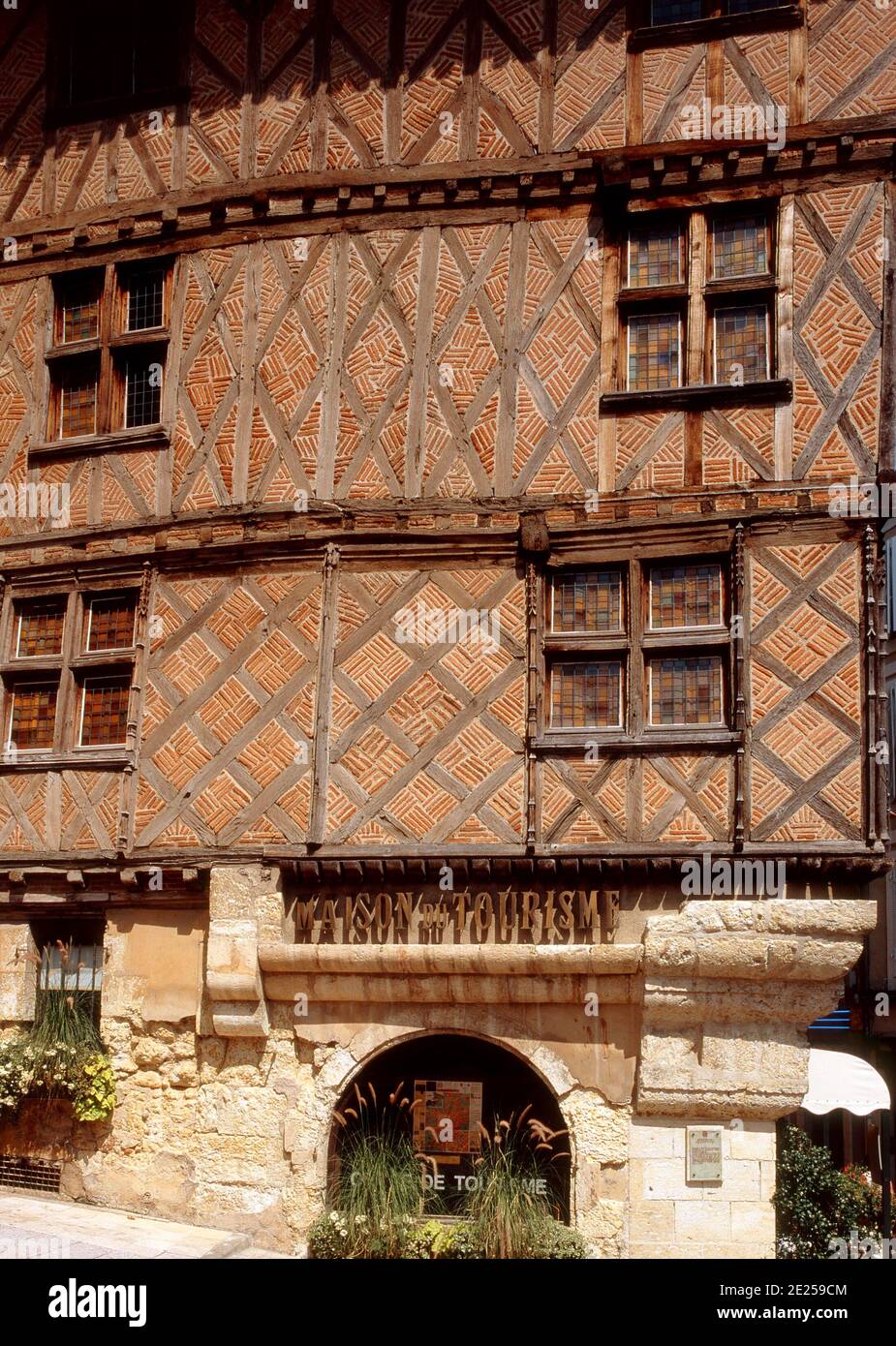 Auch, Midi-Pyrénées, France. Maison Maison Fedel sur place de la  République, aujourd'hui Office du Tourisme Photo Stock - Alamy