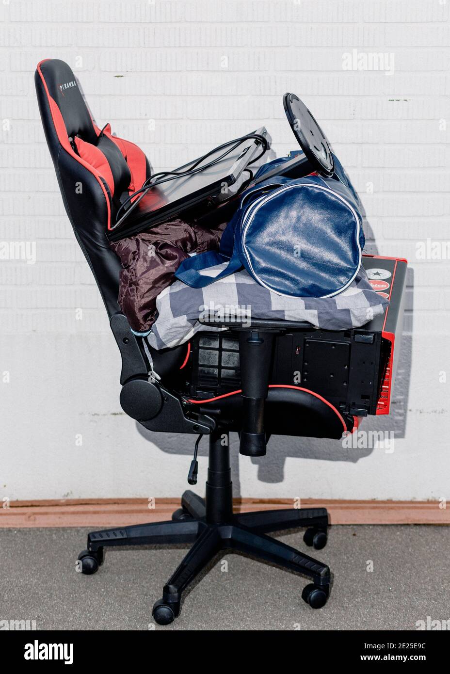 Roskilde, Danemark. 21 février 2020. Une chaise de bureau pleine de matériel informatique prêt pour une fête LAN au festival de jeu GG Festival 2020 à Roskilde. (Crédit photo: Gonzales photo - Mathias EIS Schultz). Banque D'Images