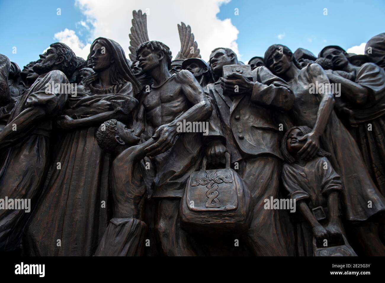 Gros plan d'une sculpture appelée « Anges ignorants » par le sculpteur canadien Timothy P. Schmalz représentant un groupe de 140 migrants de différentes cultures et d'origine Banque D'Images