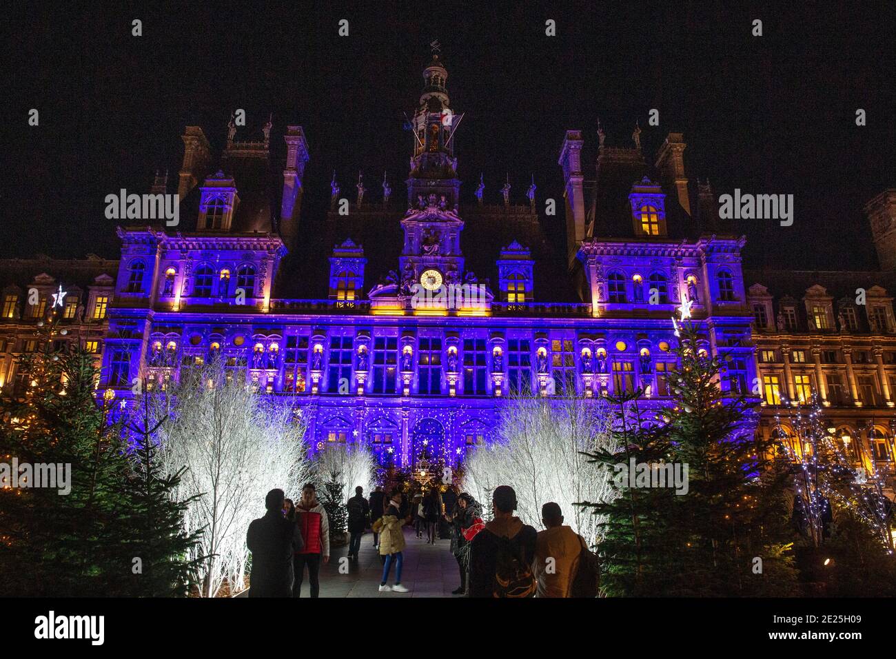 Hôtel de ville de Paris avec éclairage de Noël, France Banque D'Images